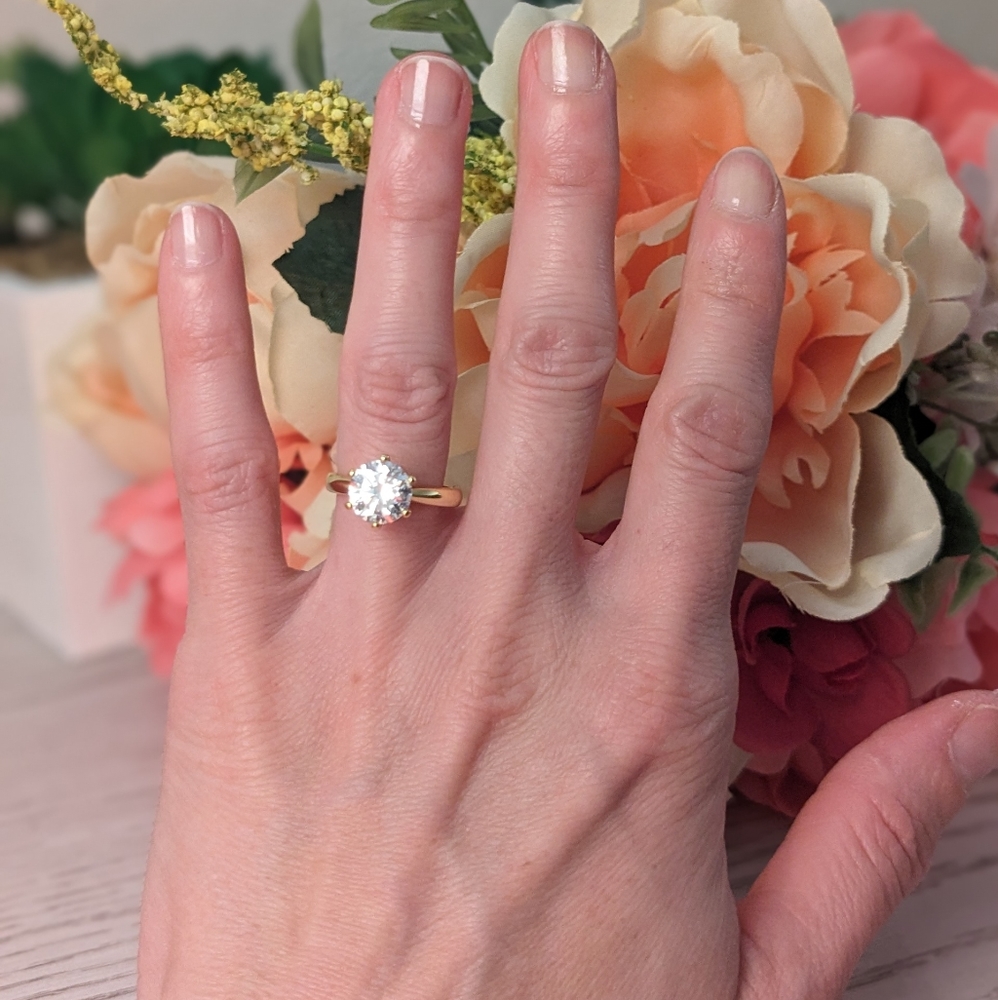 2CT Moissanite Diamond Alternative, 6 Prong Golden, Size 5, 6, 7, 8